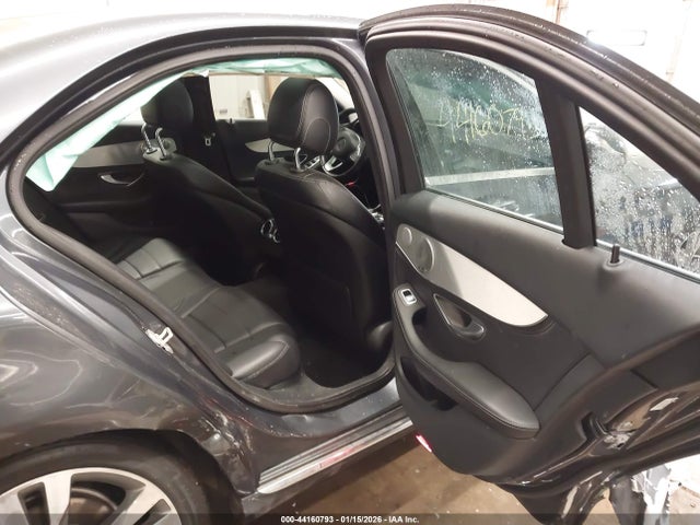 2015 Mercedes-benz C 300 4matic მანქანა იყიდება აუქციონზე, vin: 55SWF4KB8FU009052, აუქციონის ნომერი: 44160793