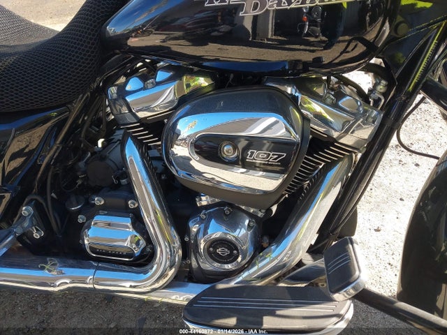 Harley-Davidson FLHX 2019 1HD1KBC34KB683522 Image 8