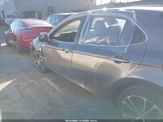 4T1B11HK5JU114289 Toyota CAMRY SE