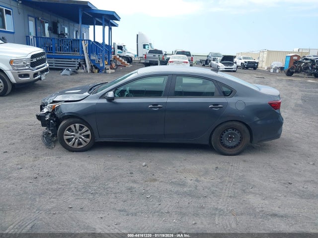 3KPF24ADXME314782 KIA FORTE FE