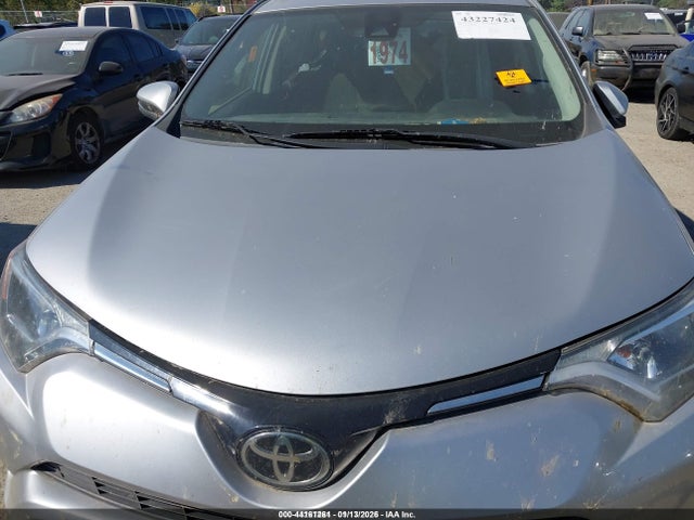 JTMRFREV3JJ253887 Toyota Rav4 Xle