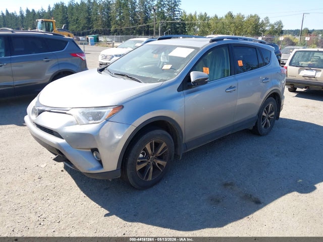 JTMRFREV3JJ253887 Toyota Rav4 Xle