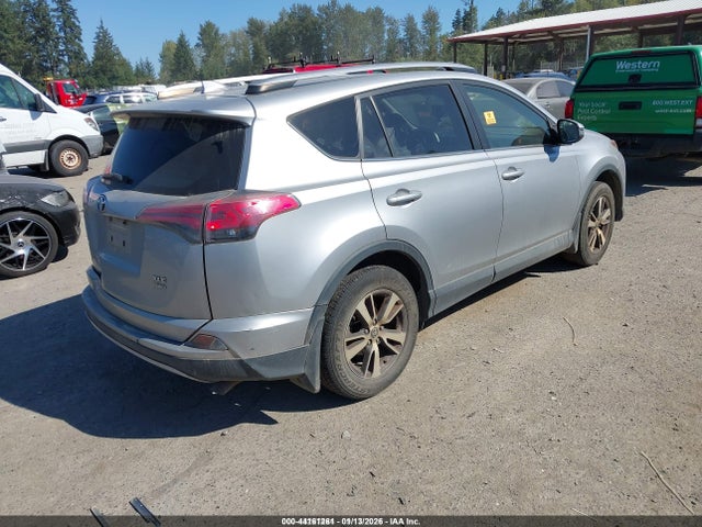 JTMRFREV3JJ253887 Toyota Rav4 Xle