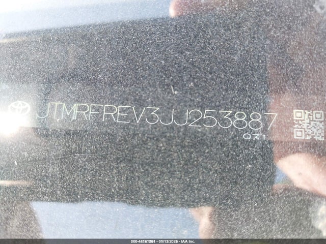 JTMRFREV3JJ253887 Toyota Rav4 Xle