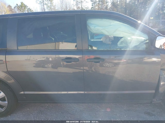 2C4RDGBG8KR586888 Dodge Grand Caravan Se