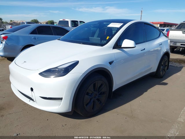 2024 TESLA MODEL Y 7SAYGDEEXRA290336 Photo 1