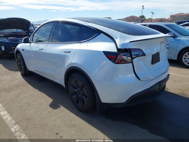 2024 TESLA MODEL Y 7SAYGDEEXRA290336 Photo 2