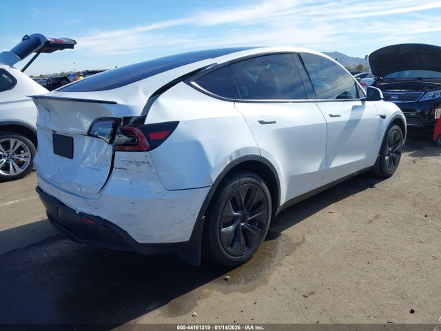 2024 TESLA MODEL Y 7SAYGDEEXRA290336 Photo 3