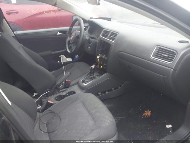 2012 Volkswagen Jetta 2.0l S მანქანა იყიდება აუქციონზე, vin: 3VW2K7AJ2CM357066, აუქციონის ნომერი: 44161380