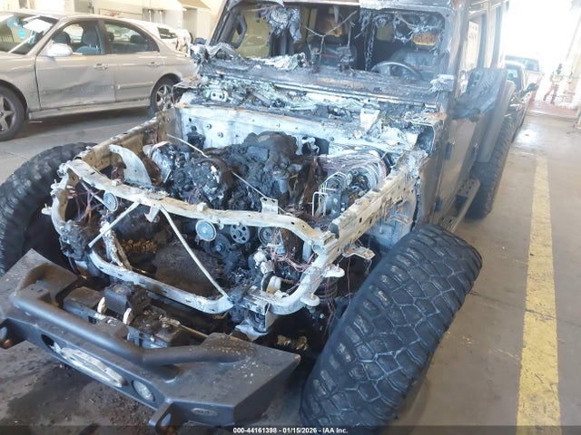1C4HJXFG4JW241054 Jeep Wrangler Unlimited Rubicon 4x4
