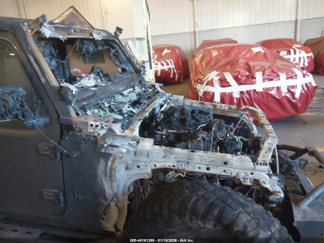 1C4HJXFG4JW241054 Jeep Wrangler Unlimited Rubicon 4x4