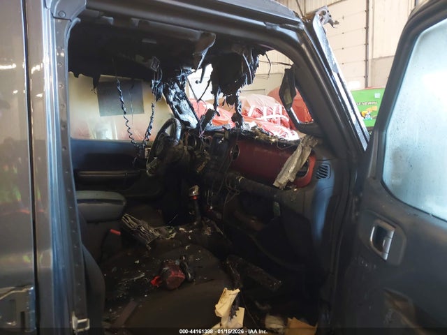 1C4HJXFG4JW241054 Jeep Wrangler Unlimited Rubicon 4x4