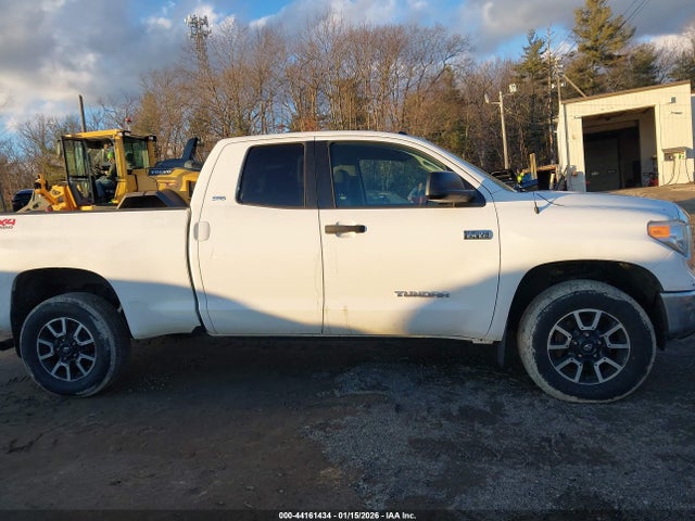 2017 Toyota Tundra Sr5 5.7l V8 მანქანა იყიდება აუქციონზე, vin: 5TFUY5F18HX625689, აუქციონის ნომერი: 44161434