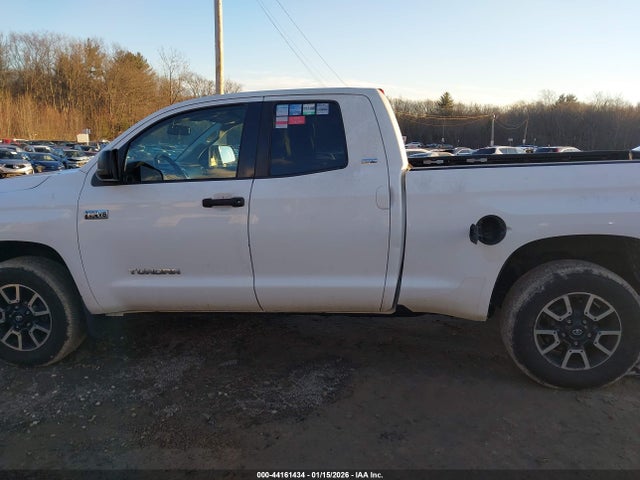 2017 Toyota Tundra Sr5 5.7l V8 მანქანა იყიდება აუქციონზე, vin: 5TFUY5F18HX625689, აუქციონის ნომერი: 44161434