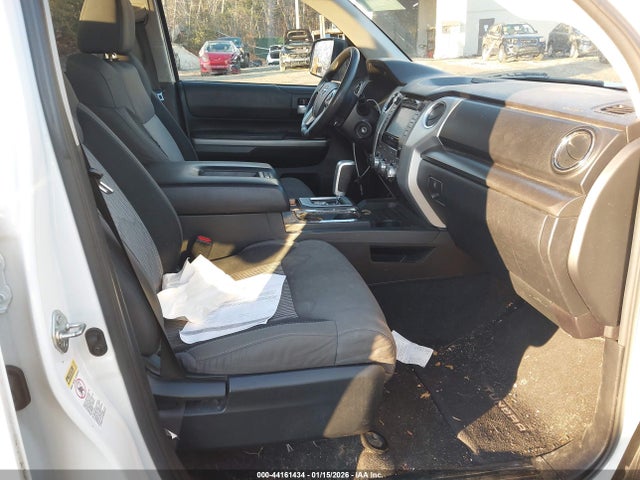 2017 Toyota Tundra Sr5 5.7l V8 მანქანა იყიდება აუქციონზე, vin: 5TFUY5F18HX625689, აუქციონის ნომერი: 44161434