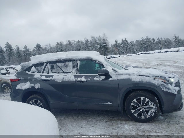 5TDGZRBH5MS156808 Toyota Highlander Xle