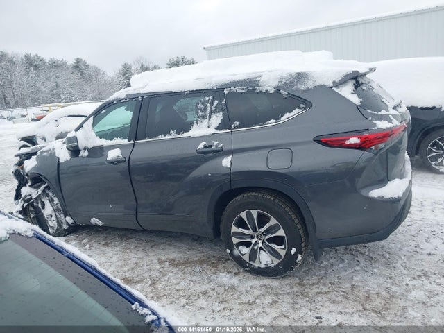 5TDGZRBH5MS156808 Toyota Highlander Xle