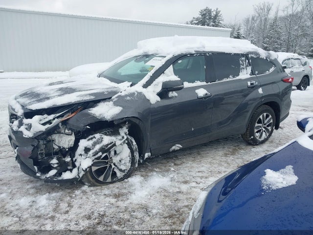 5TDGZRBH5MS156808 Toyota Highlander Xle