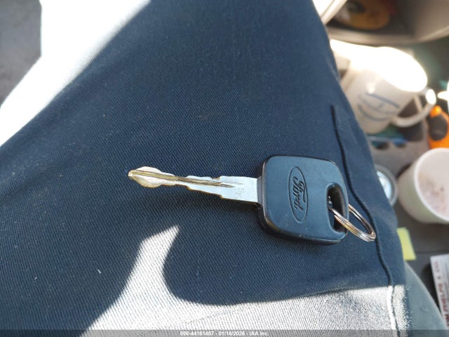 Продаж на аукціоні авто 2001 Ford Escape Xls, vin: 1FMYU01191KD91794, номер лоту: 44161487
