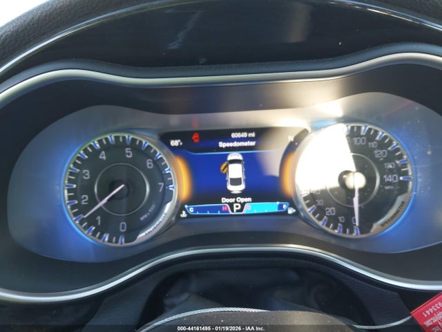 Chrysler 200 C 2015 1C3CCCCG1FN583029 Image 7