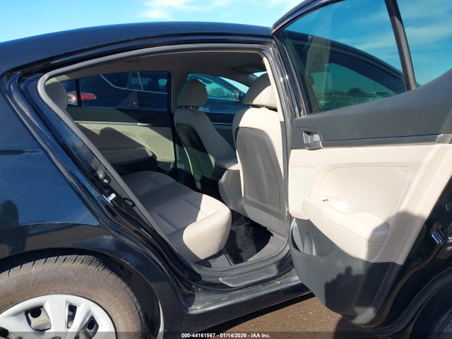 KMHD74LF8KU842869 Hyundai ELANTRA SE