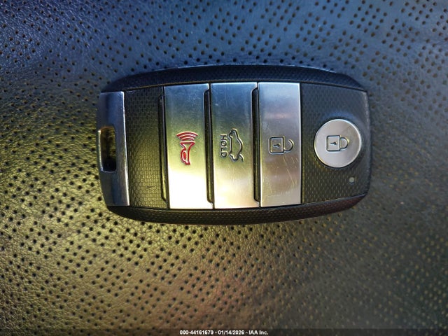 2018 KIA OPTIMA 5XXGU4L38JG180652 Photo 10