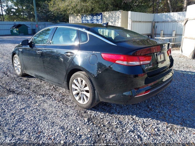 2018 KIA OPTIMA 5XXGU4L38JG180652 Photo 2