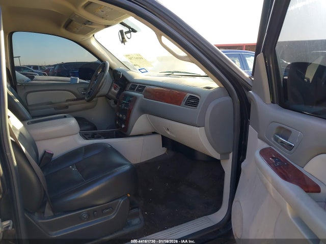2009 CHEVROLET SUBURBAN 1500 1GNFC26029R227971 Photo 4