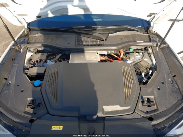 2019 AUDI E-TRON WA1LAAGE2KB023217 Photo 9