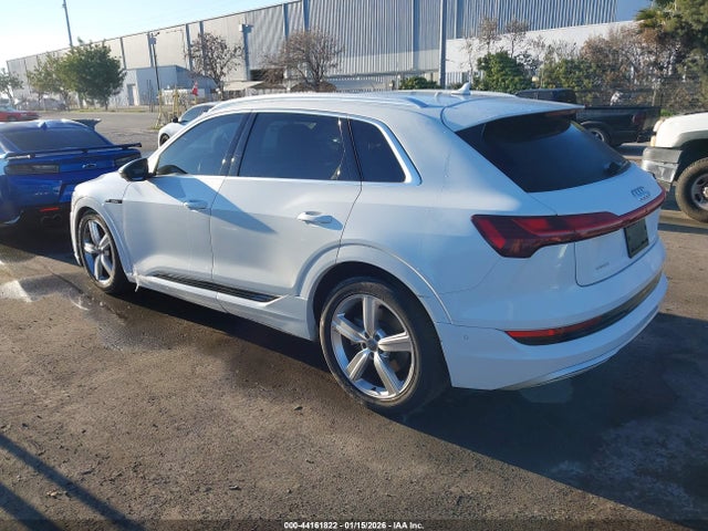 2019 AUDI E-TRON WA1LAAGE2KB023217 Photo 2