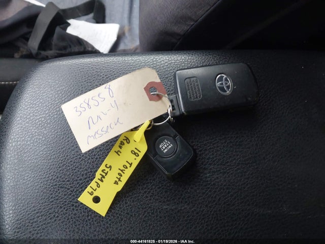 JTMRFREV5JJ723918 Toyota Rav4 Xle