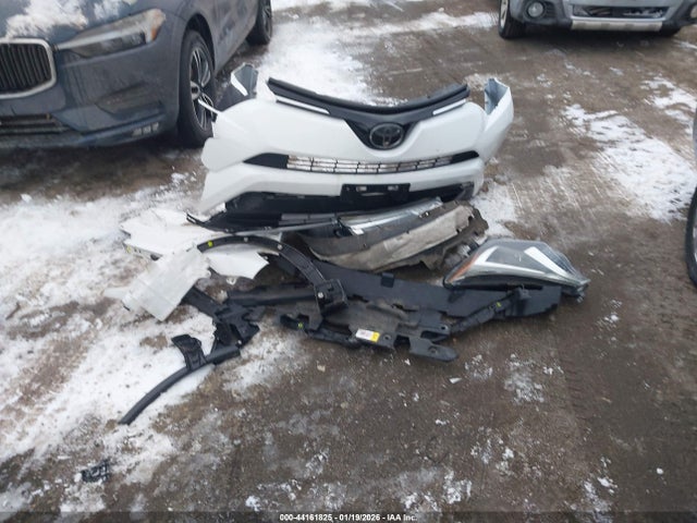 JTMRFREV5JJ723918 Toyota Rav4 Xle