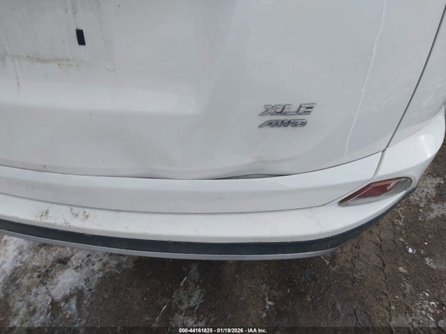 JTMRFREV5JJ723918 Toyota Rav4 Xle