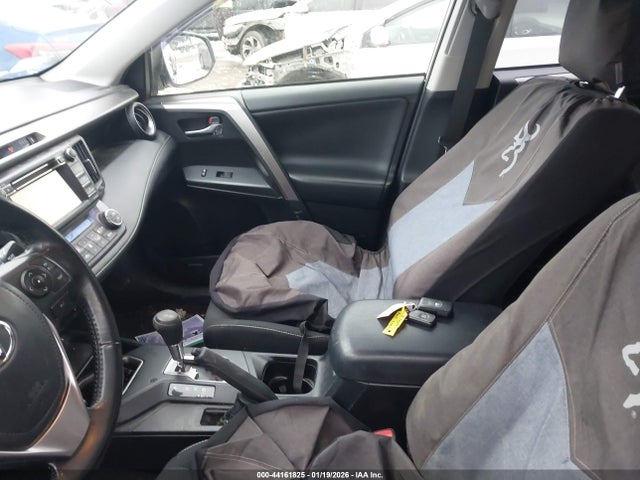 JTMRFREV5JJ723918 Toyota Rav4 Xle