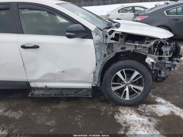 JTMRFREV5JJ723918 Toyota Rav4 Xle