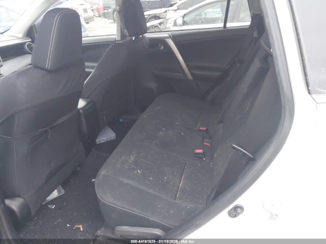 JTMRFREV5JJ723918 Toyota Rav4 Xle