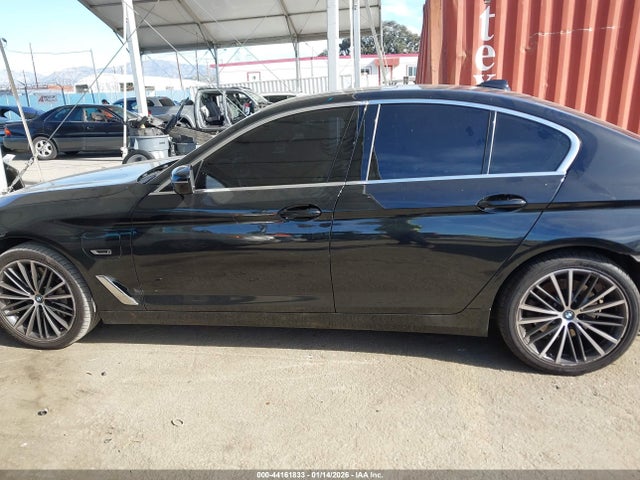 44161833 :رقم المزاد ، WBA13AG01NCK34366 vin ، 2022 Bmw 530e مزاد بيع