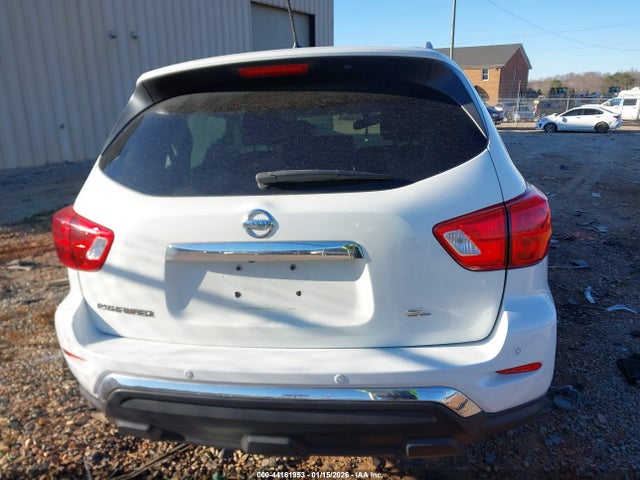 44161953 :رقم المزاد ، 5N1DR2MN5JC621156 vin ، 2018 Nissan Pathfinder Sl مزاد بيع