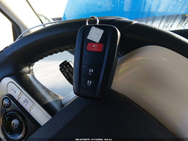 JTDKARFU1J3057022 Toyota Prius Three