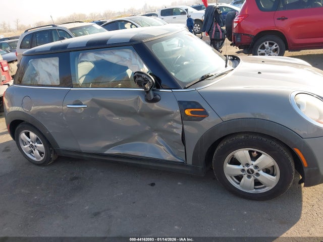Продажа на аукционе авто 2015 Mini Hardtop Cooper, vin: WMWXM5C52FT940926, номер лота: 44162093