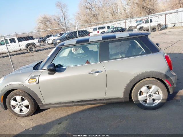 Продажа на аукционе авто 2015 Mini Hardtop Cooper, vin: WMWXM5C52FT940926, номер лота: 44162093