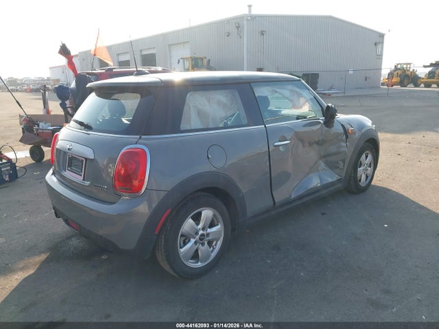 Продажа на аукционе авто 2015 Mini Hardtop Cooper, vin: WMWXM5C52FT940926, номер лота: 44162093
