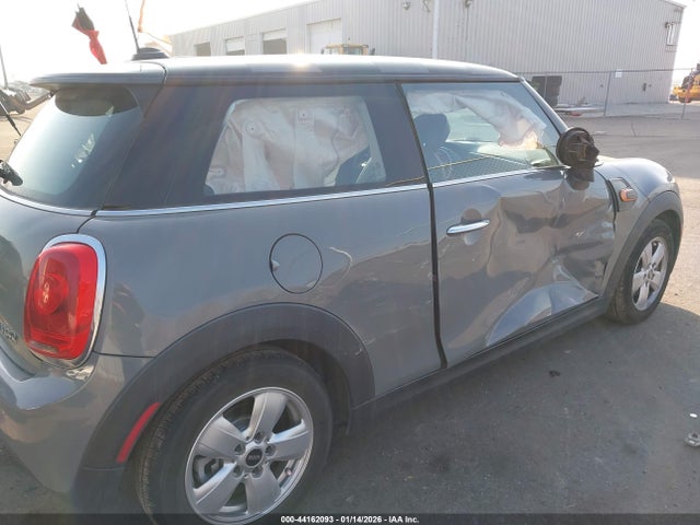 Продажа на аукционе авто 2015 Mini Hardtop Cooper, vin: WMWXM5C52FT940926, номер лота: 44162093