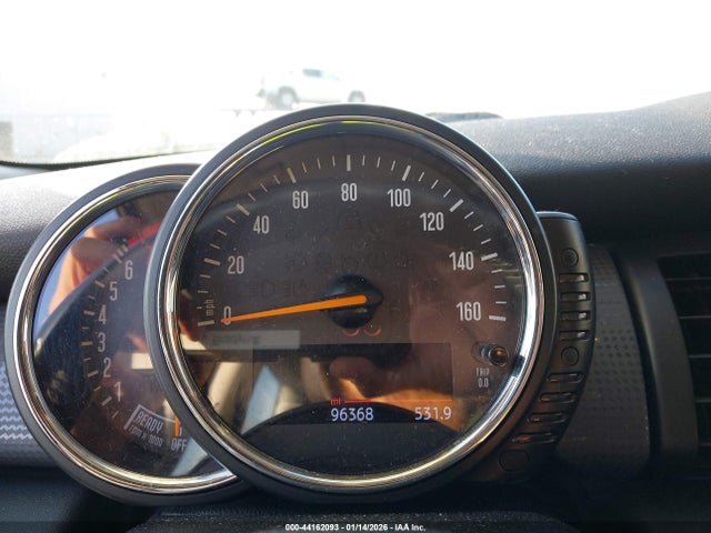 Продажа на аукционе авто 2015 Mini Hardtop Cooper, vin: WMWXM5C52FT940926, номер лота: 44162093