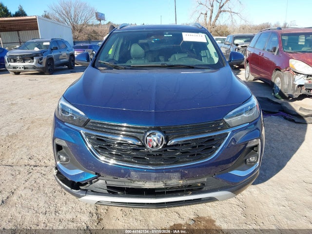 44162134 :رقم المزاد ، KL4MMGSL1MB053638 vin ، 2021 Buick Encore Gx Awd Essence مزاد بيع