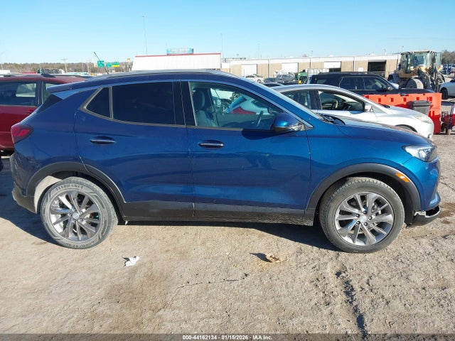 44162134 :رقم المزاد ، KL4MMGSL1MB053638 vin ، 2021 Buick Encore Gx Awd Essence مزاد بيع