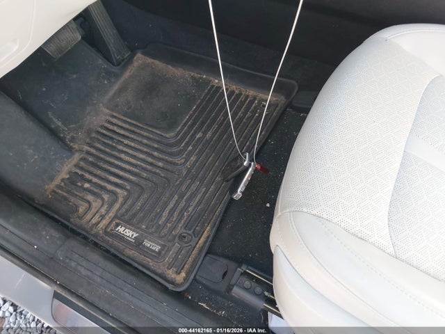 5XYRKDLF5NG134948 KIA SORENTO SX