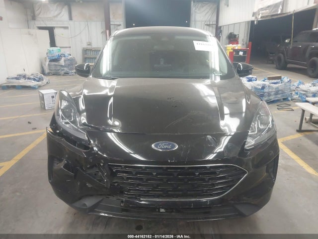 1FMCU0G69NUA53478 Ford ESCAPE SE