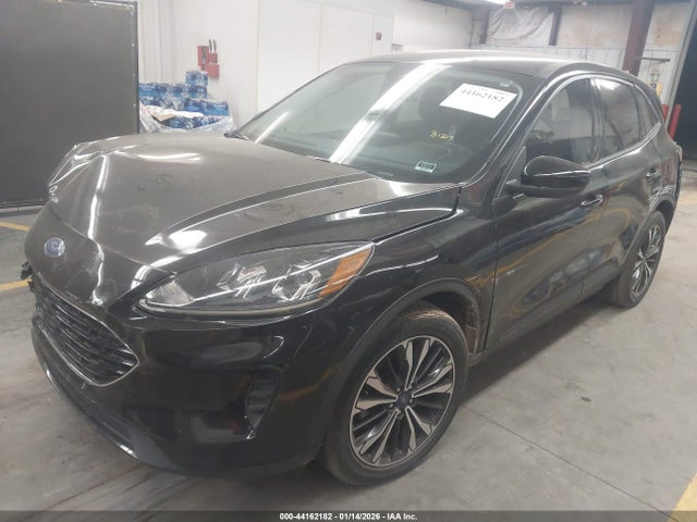 1FMCU0G69NUA53478 Ford ESCAPE SE