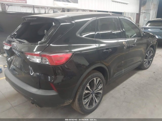 1FMCU0G69NUA53478 Ford ESCAPE SE